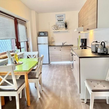 Ferienwohnung Im Erdgeschoss Mit Eingezaeunten Garten Und Terrasse Aurich Exteriör bild