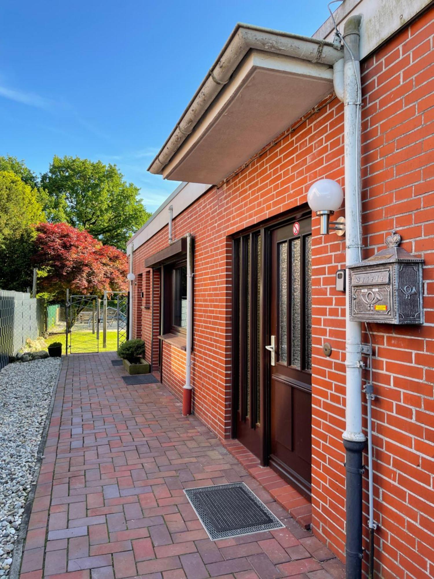 Ferienwohnung Im Erdgeschoss Mit Eingezaeunten Garten Und Terrasse Aurich Exteriör bild