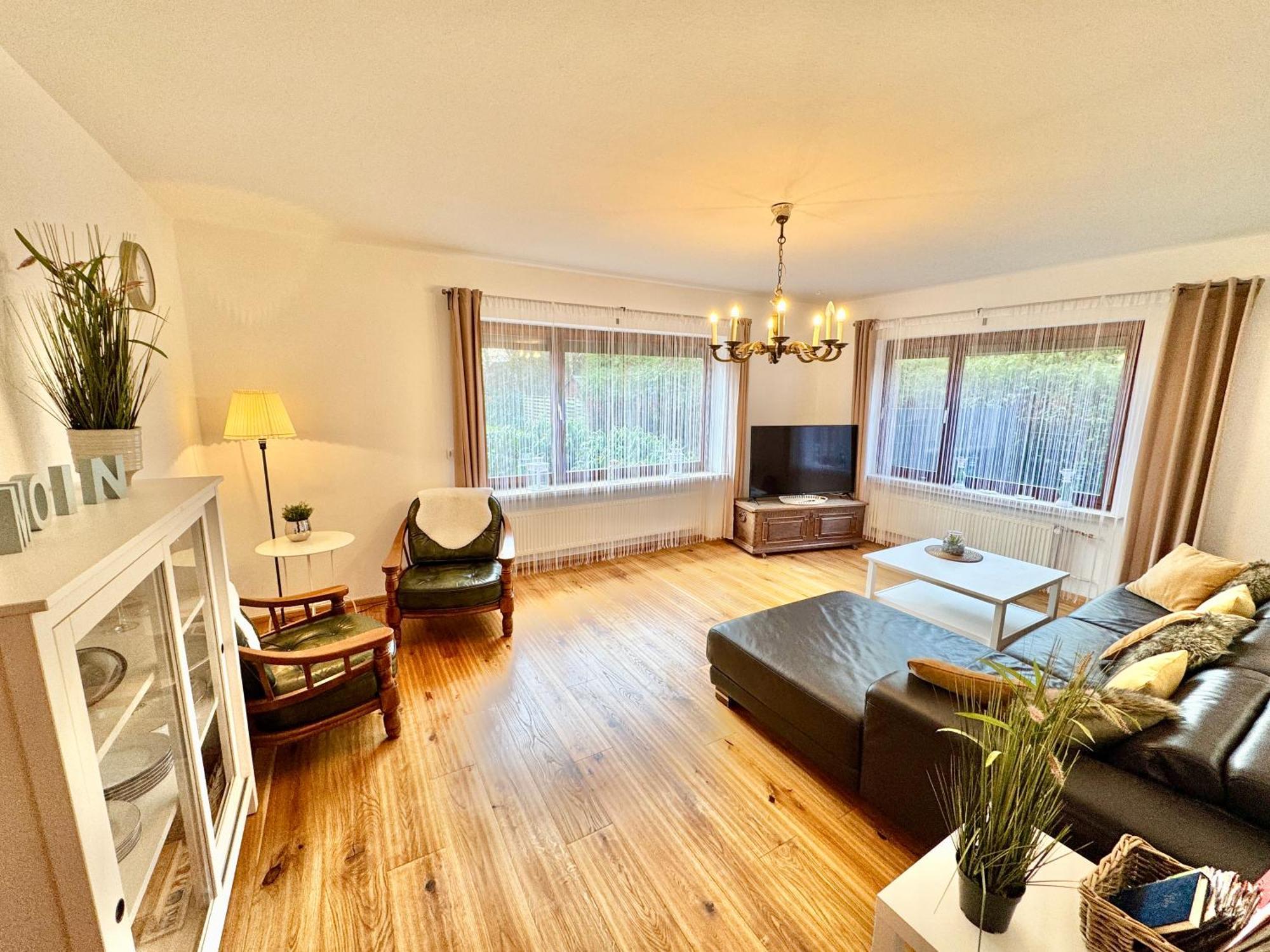 Ferienwohnung Im Erdgeschoss Mit Eingezaeunten Garten Und Terrasse Aurich Exteriör bild