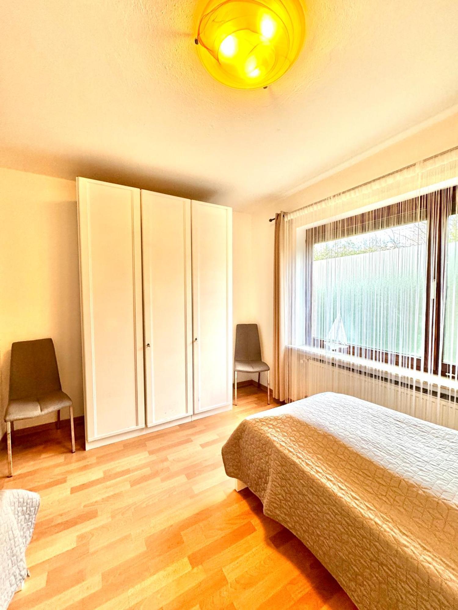 Ferienwohnung Im Erdgeschoss Mit Eingezaeunten Garten Und Terrasse Aurich Exteriör bild